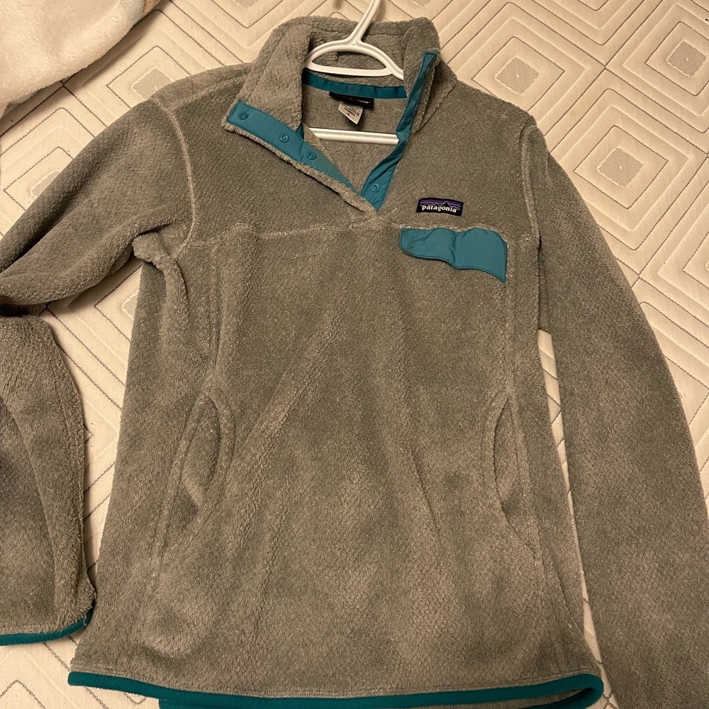 Patagonia gray pullover size medium